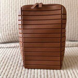 Parallelle Vicuna Brush Travel Bag